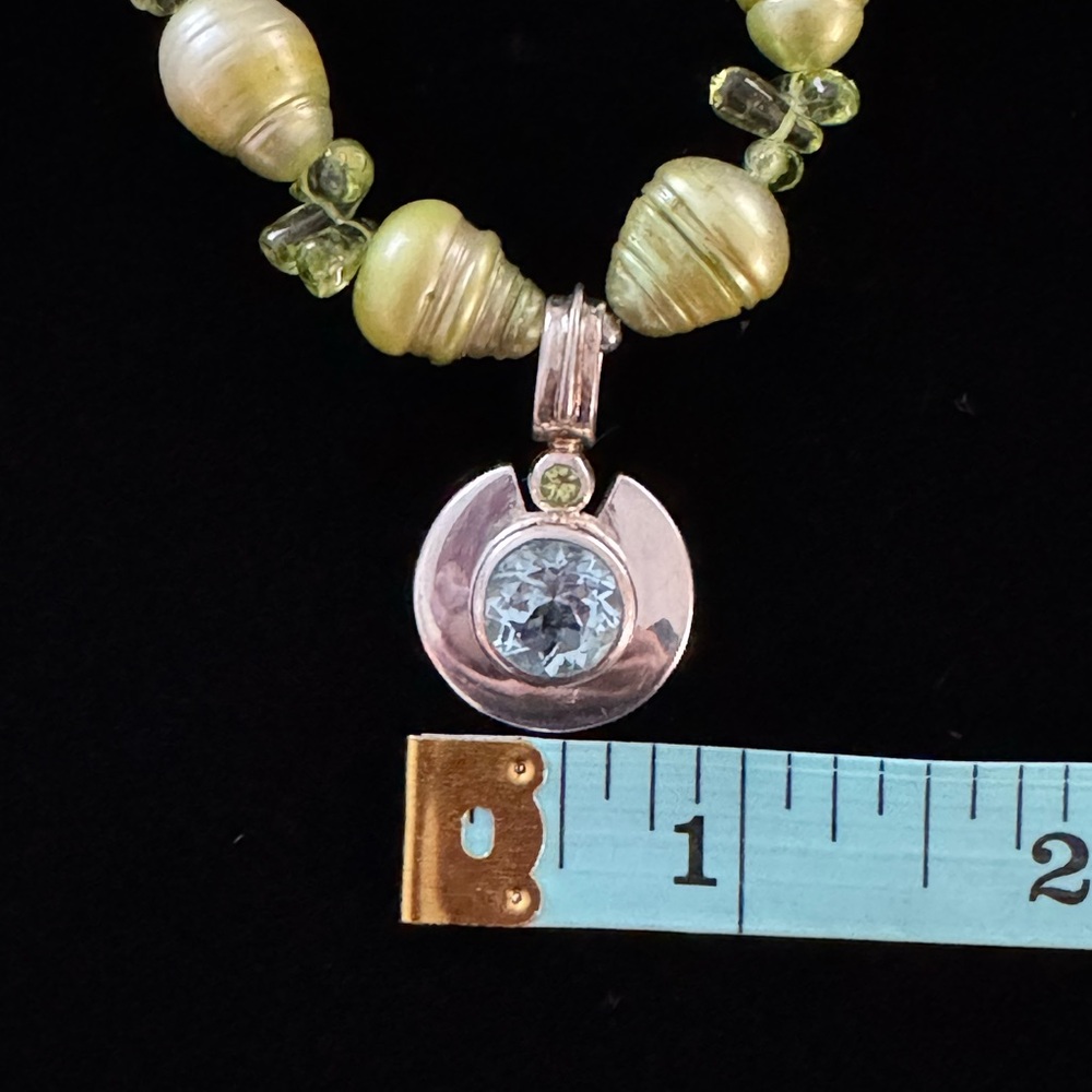 NWOT Green Freshwater Pearl Necklace with 925 Peridot and Glass Pendant - Picture 8 of 9
